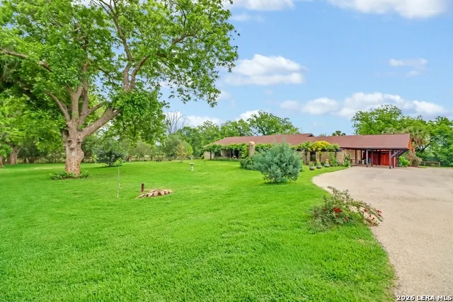 2035 S MAGNOLIA AVE Luling, TX 78648