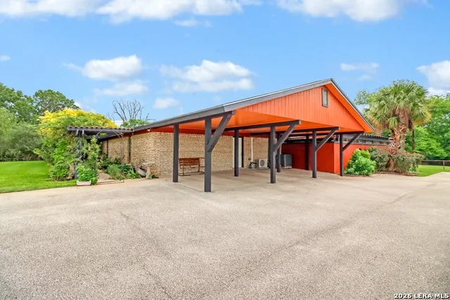 2035 S MAGNOLIA AVE Luling, TX 78648