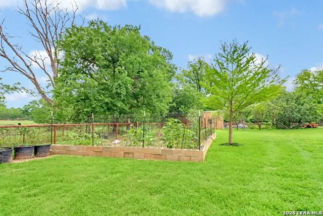 2035 S MAGNOLIA AVE Luling, TX 78648