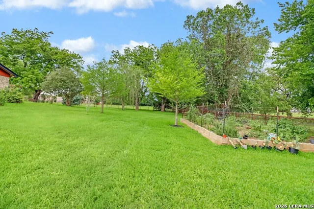 2035 S MAGNOLIA AVE Luling, TX 78648
