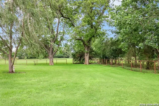 2035 S MAGNOLIA AVE Luling, TX 78648