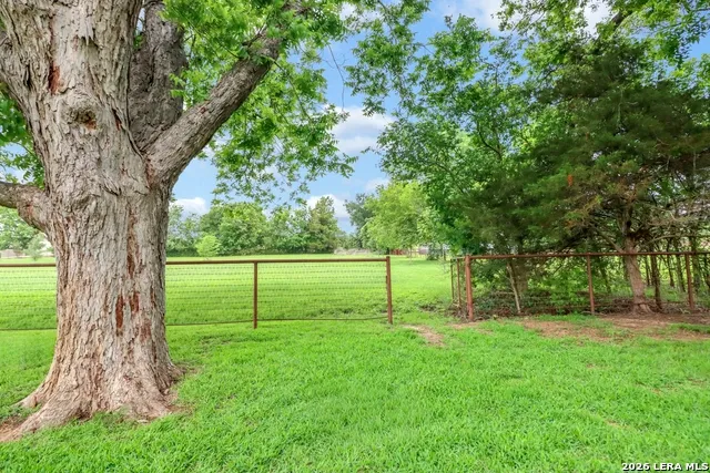 2035 S MAGNOLIA AVE Luling, TX 78648