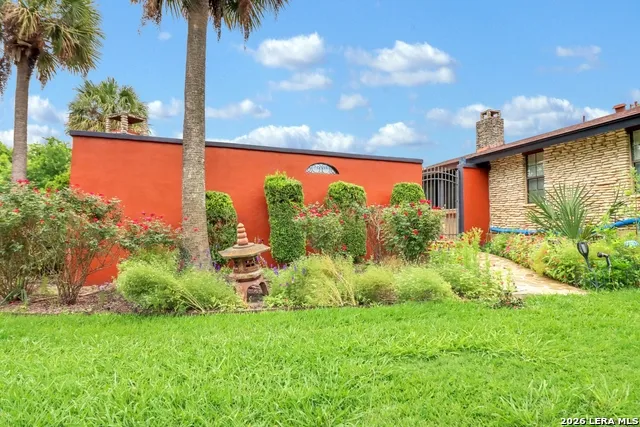 2035 S MAGNOLIA AVE Luling, TX 78648