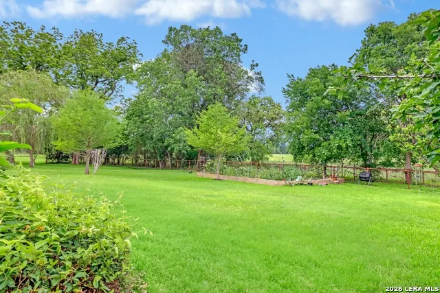 2035 S MAGNOLIA AVE Luling, TX 78648