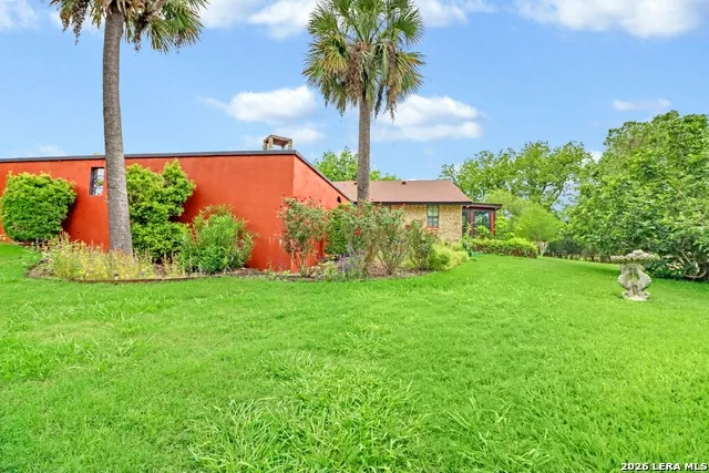 2035 S MAGNOLIA AVE Luling, TX 78648