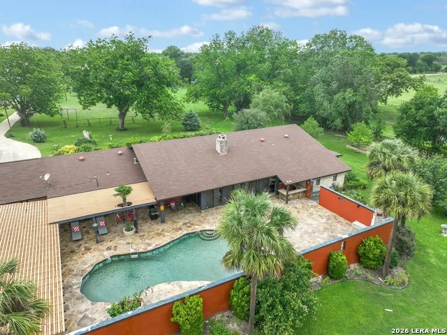 2035 S MAGNOLIA AVE Luling, TX 78648