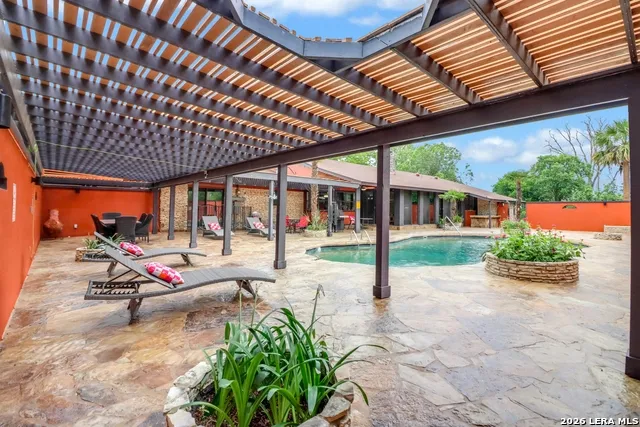 2035 S MAGNOLIA AVE Luling, TX 78648