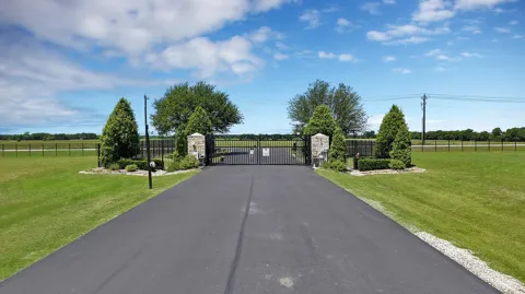 WHISPERING OAKS
