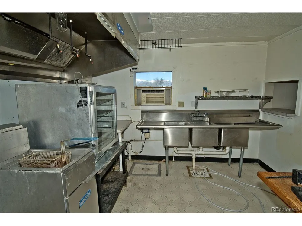 77 E 10th Street Moffat, CO 81143
