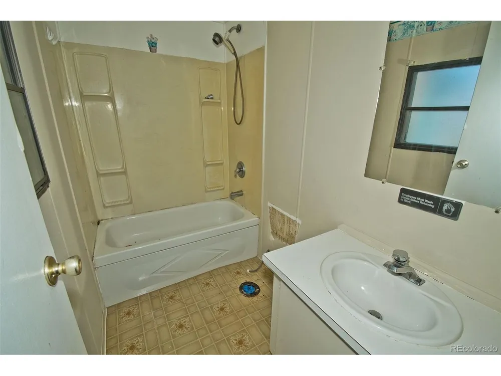 77 E 10th Street Moffat, CO 81143
