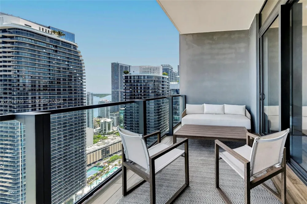 88 SW 7th St #PH4202 Miami, FL 33130