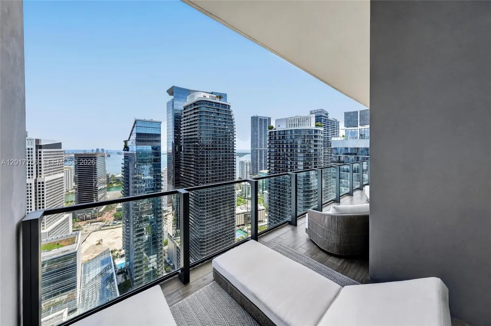 88 SW 7th St #PH4202 Miami, FL 33130