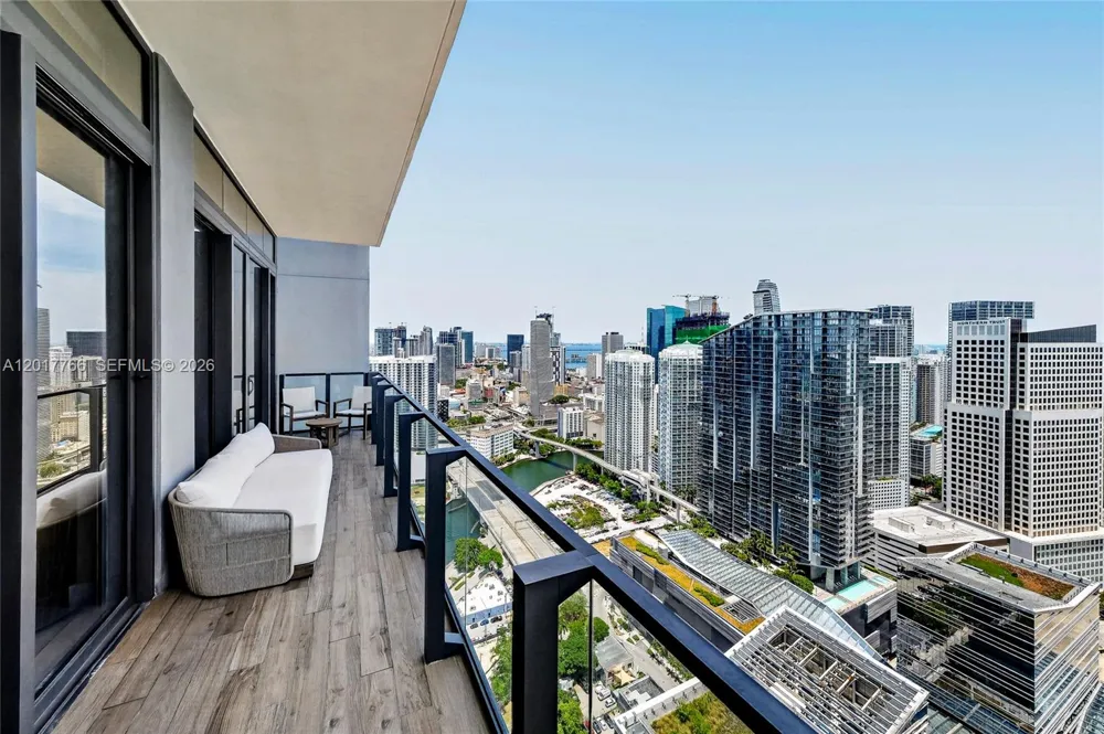 88 SW 7th St #PH4202 Miami, FL 33130
