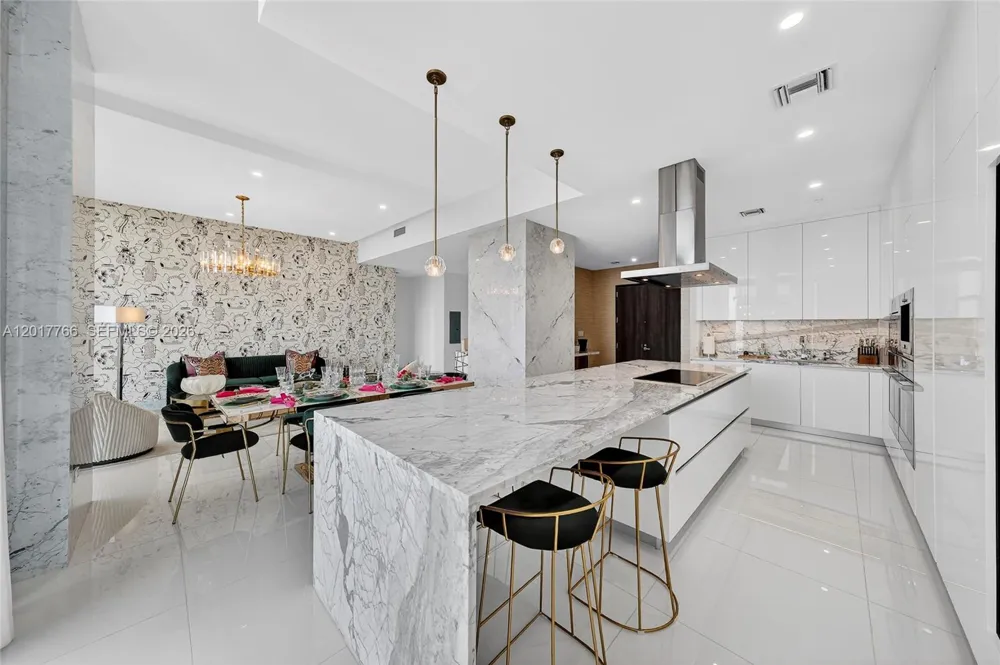 88 SW 7th St #PH4202 Miami, FL 33130