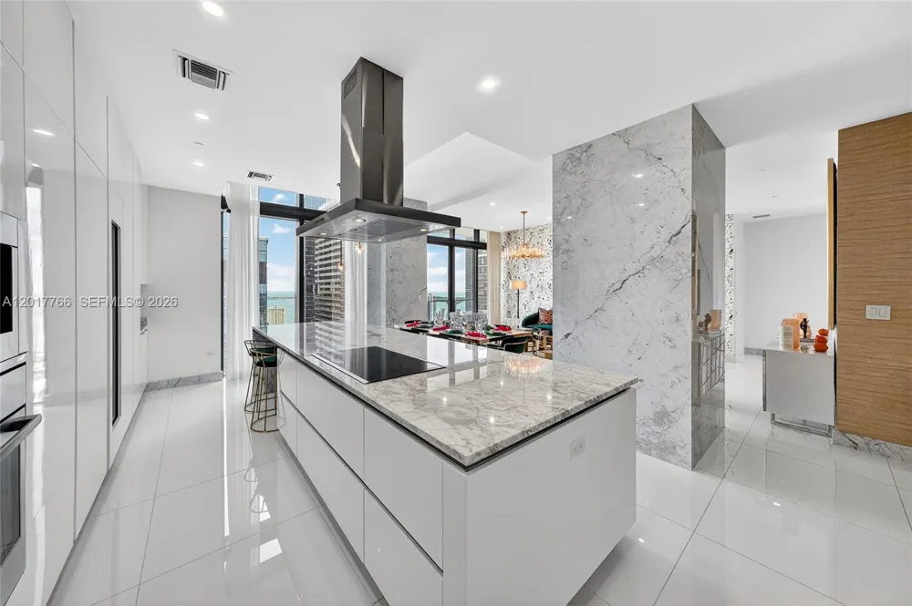 88 SW 7th St #PH4202 Miami, FL 33130