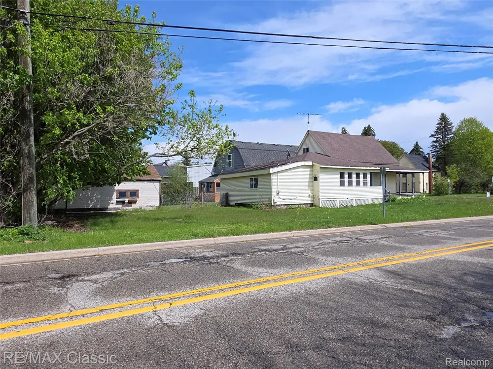 21 Broadway Street Oxford Village, MI 48371