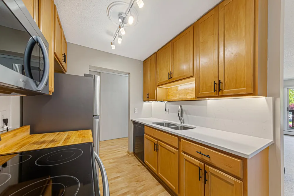 2005 E 122nd Street #A11 Burnsville, MN 55337