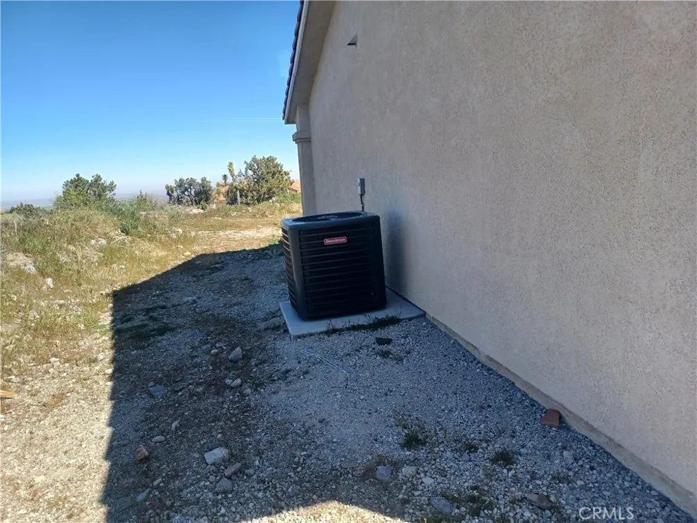 445 Solano Pinon Hills, CA 92372