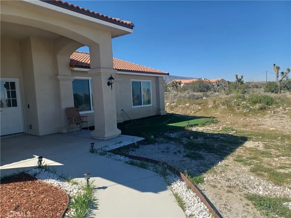 445 Solano Pinon Hills, CA 92372
