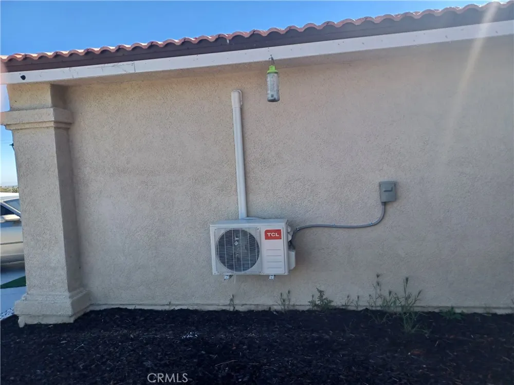 445 Solano Pinon Hills, CA 92372