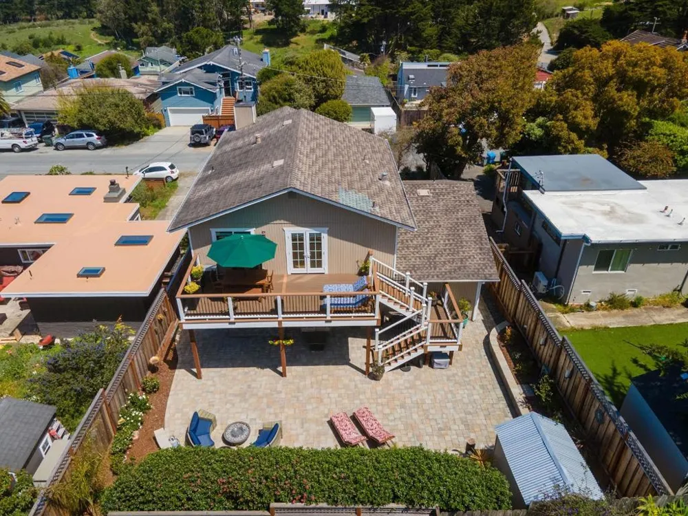 468 4th Street Montara, CA 94037