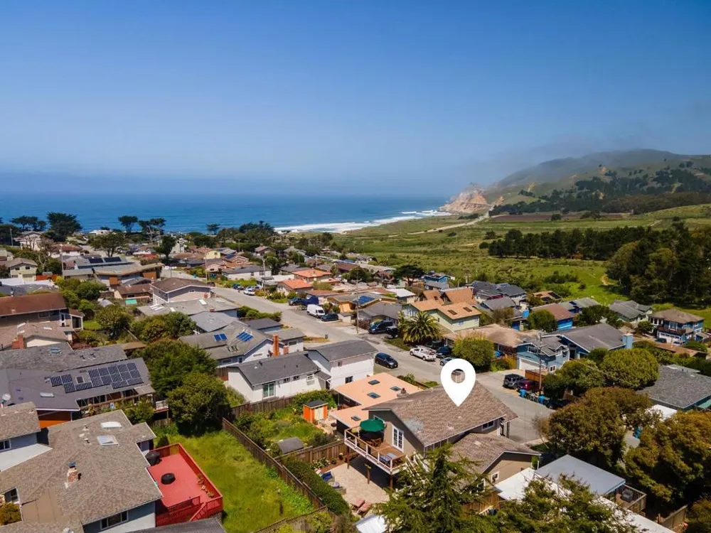 468 4th Street Montara, CA 94037