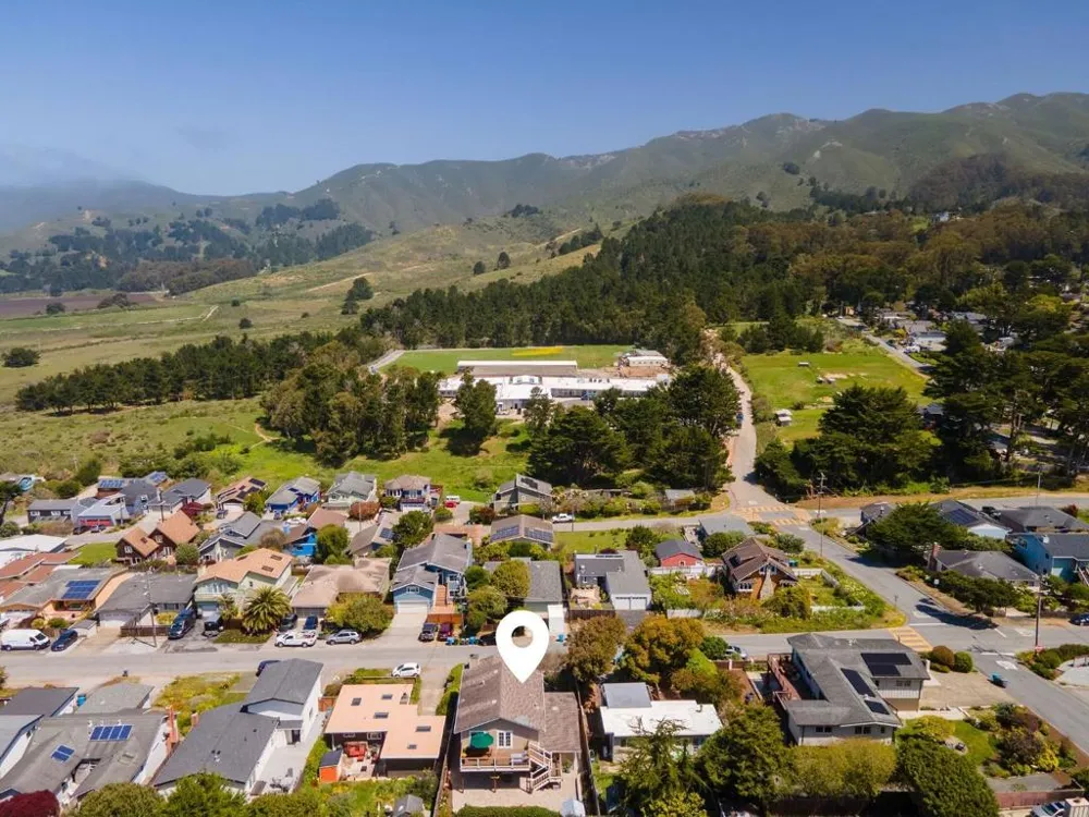 468 4th Street Montara, CA 94037