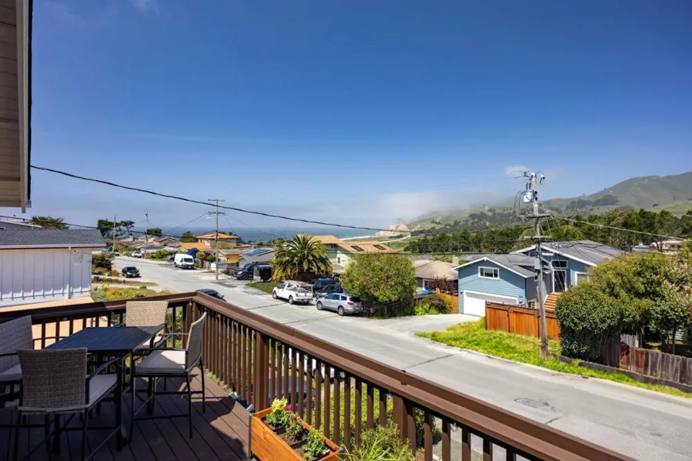 468 4th Street Montara, CA 94037