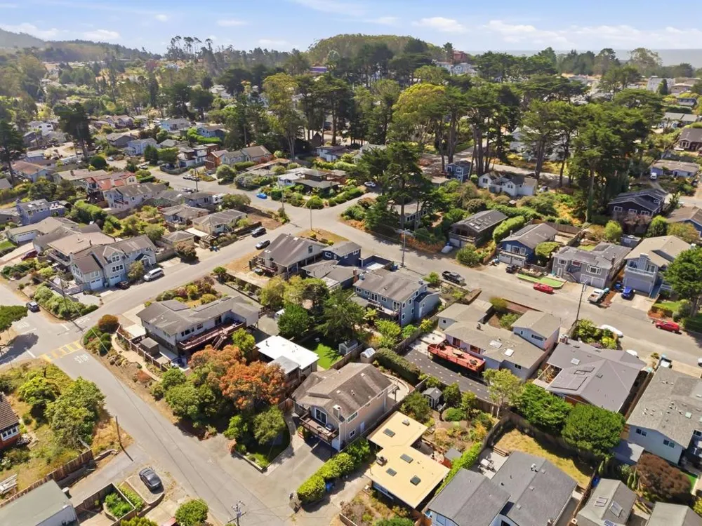 468 4th Street Montara, CA 94037