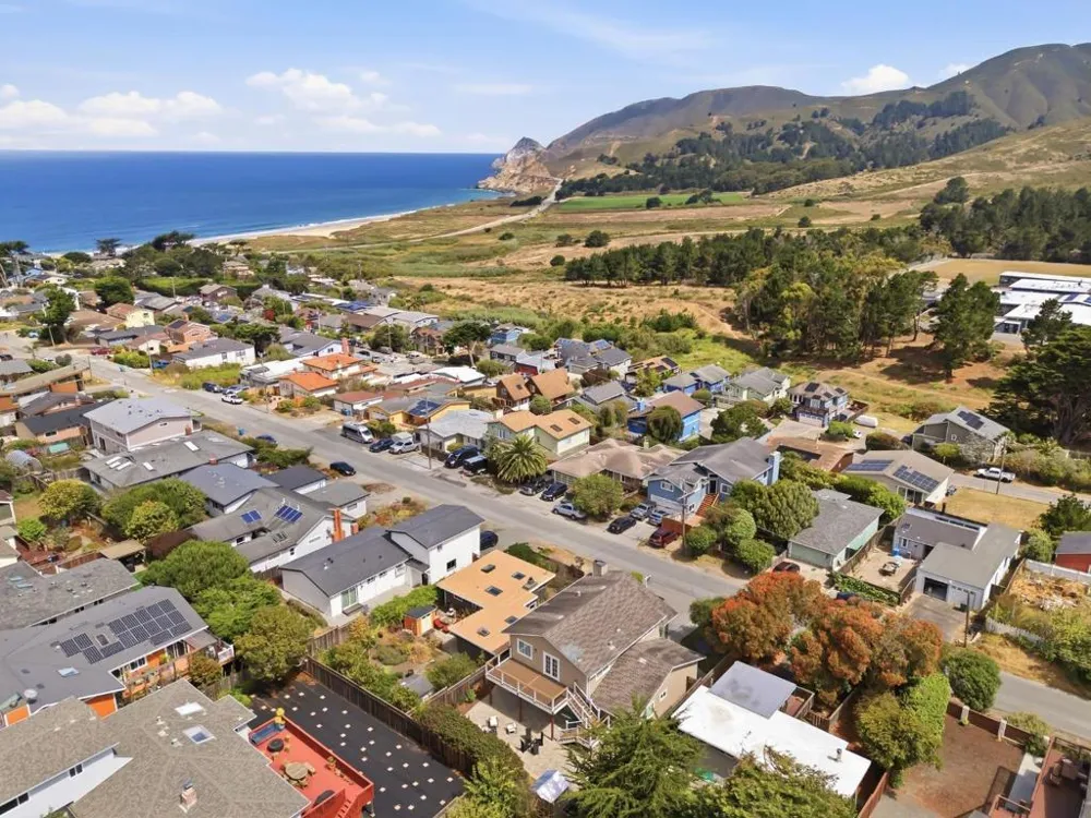 468 4th Street Montara, CA 94037