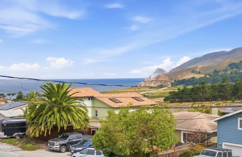 468 4th Street Montara, CA 94037