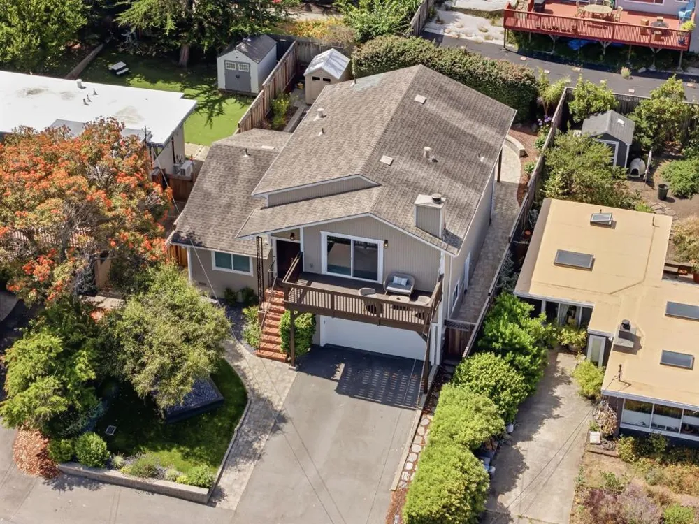 468 4th Street Montara, CA 94037