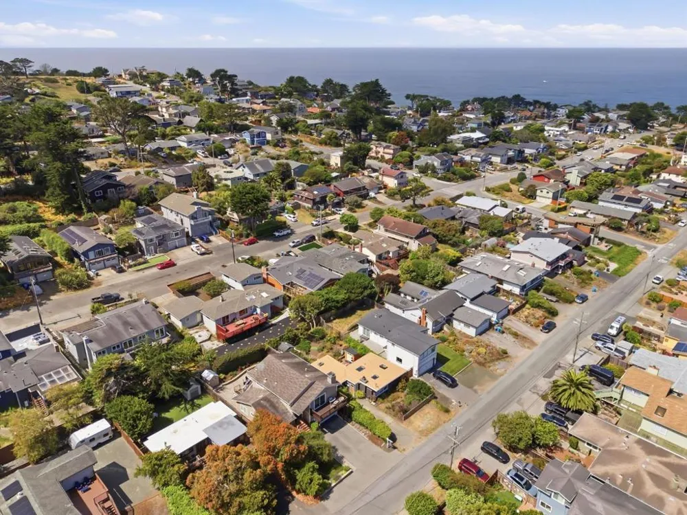 468 4th Street Montara, CA 94037