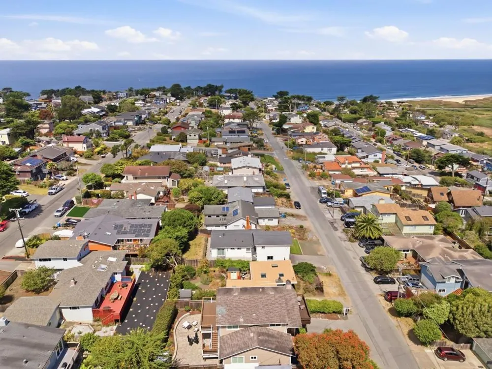 468 4th Street Montara, CA 94037