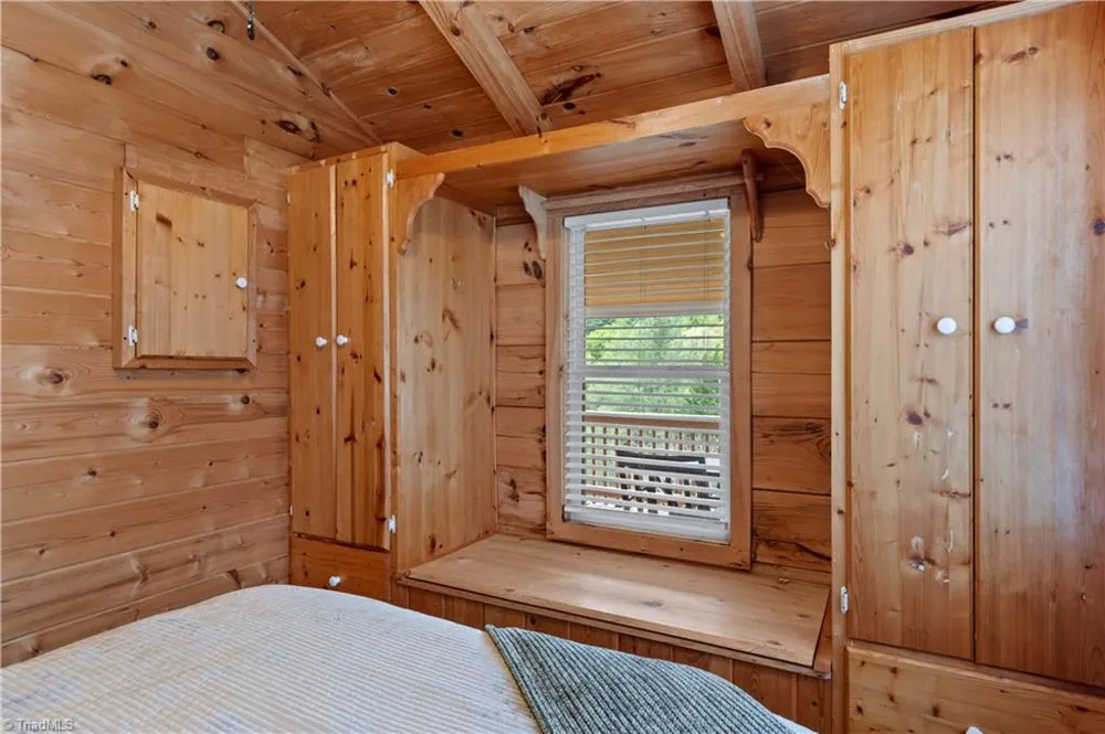 489 Buttons Lane Sparta, NC 28675