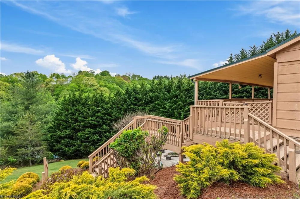 489 Buttons Lane Sparta, NC 28675