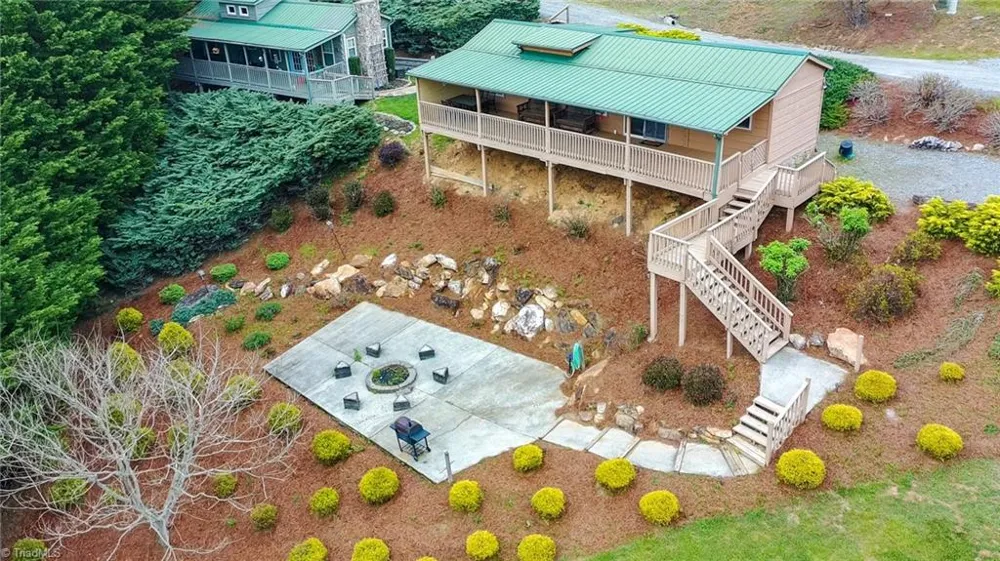 489 Buttons Lane Sparta, NC 28675