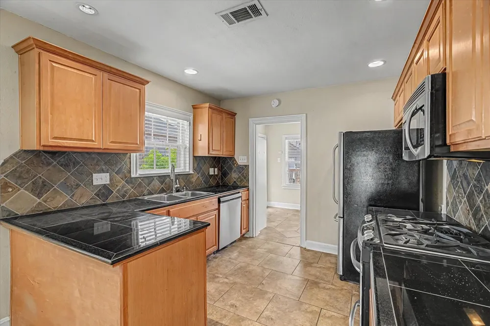 411 Graceland Street Houston, TX 77009