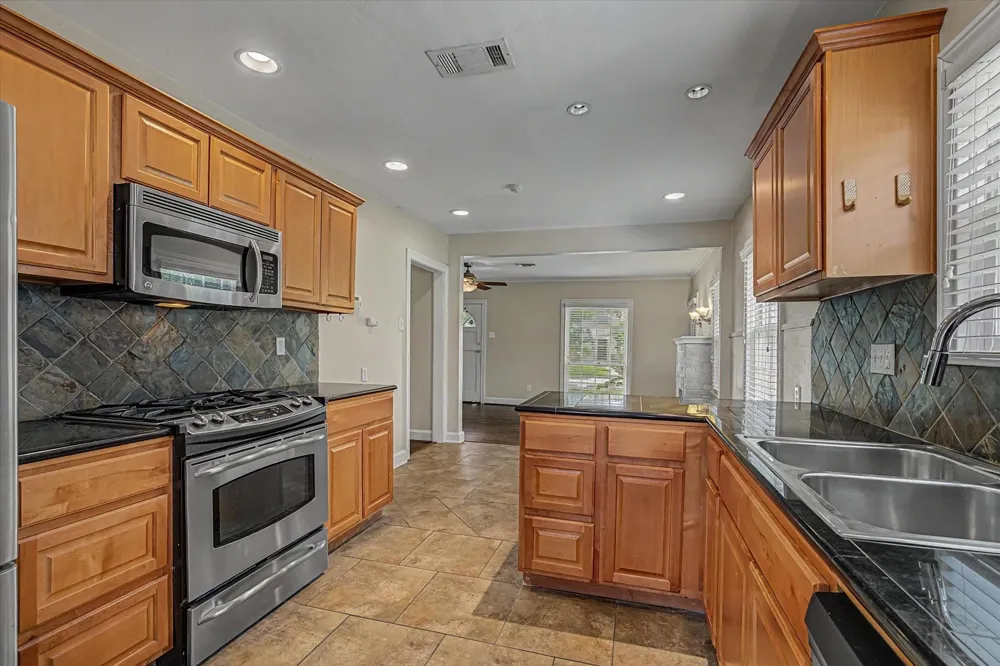 411 Graceland Street Houston, TX 77009