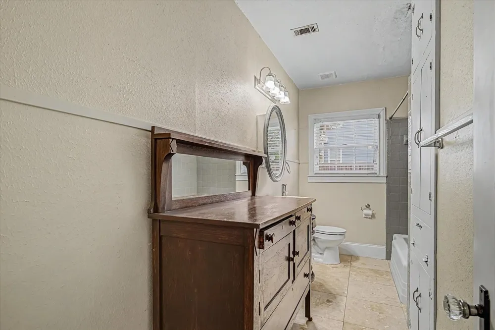 411 Graceland Street Houston, TX 77009