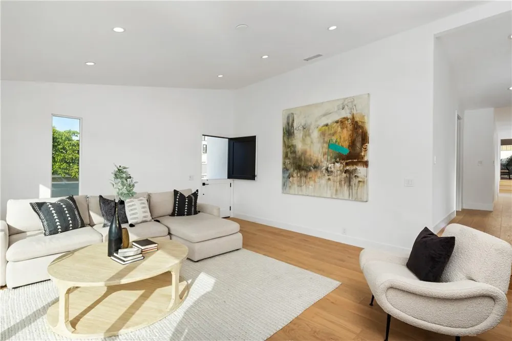 520 Iris Corona del Mar, CA 92625