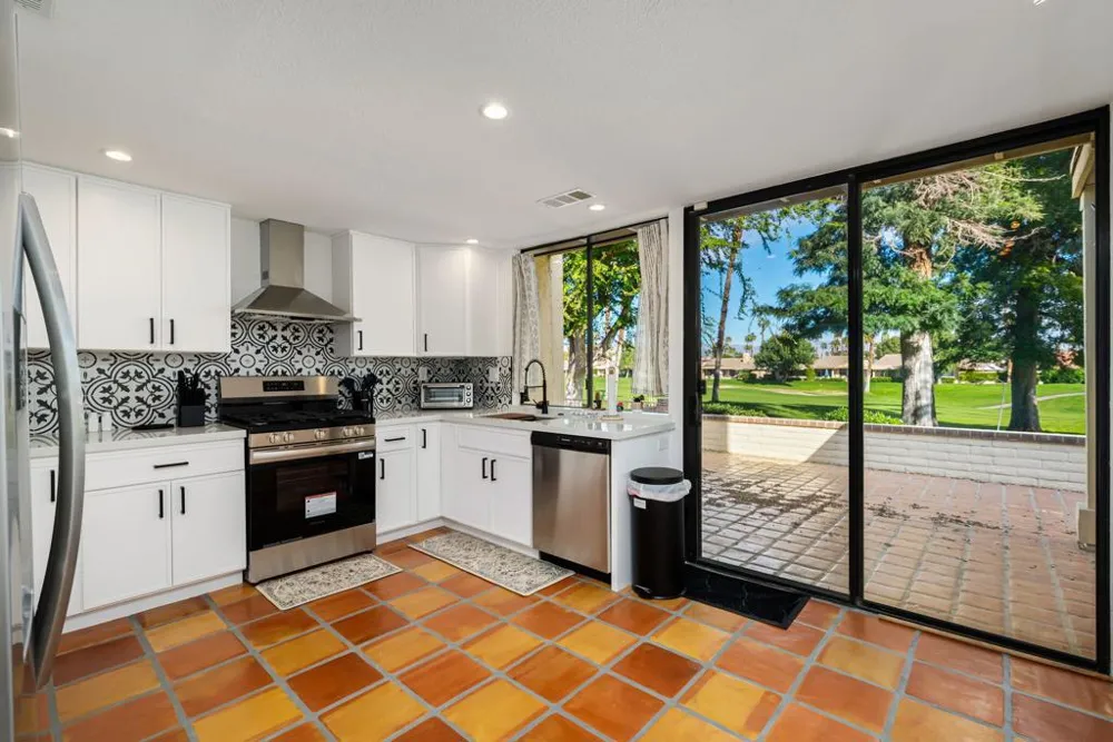 280 Tolosa Circle Palm Desert, CA 92260