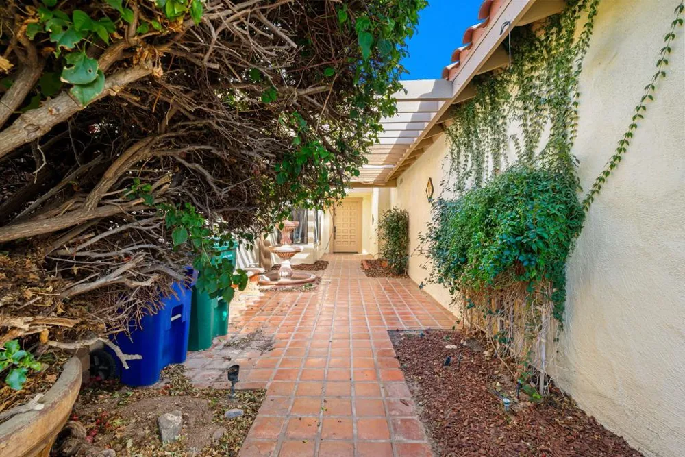 280 Tolosa Circle Palm Desert, CA 92260