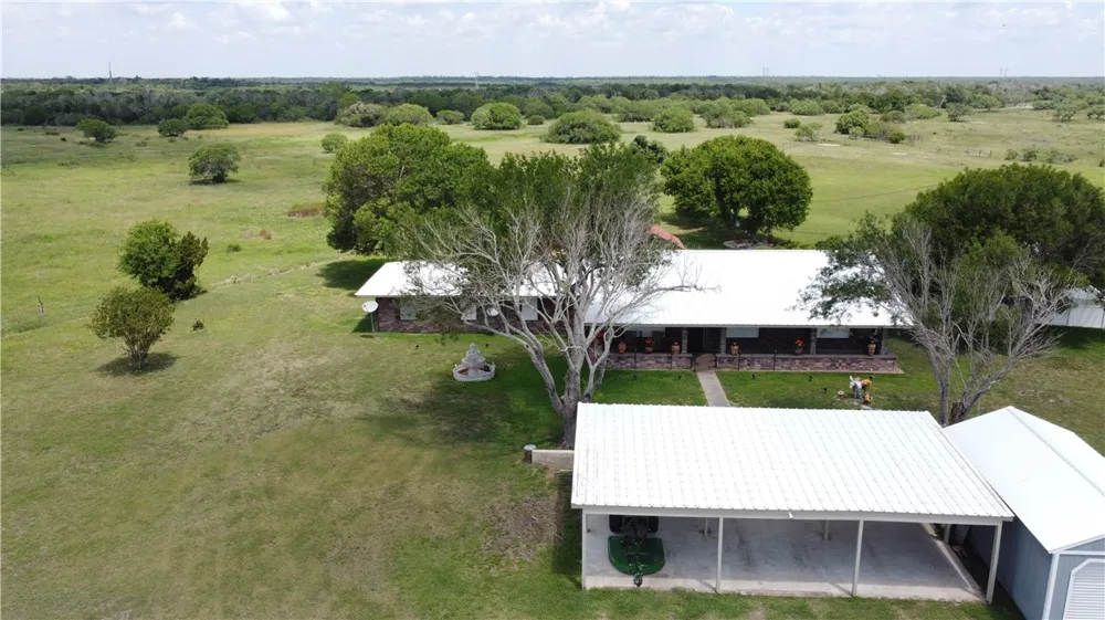 177 Schirmer Woodsboro, TX 78393