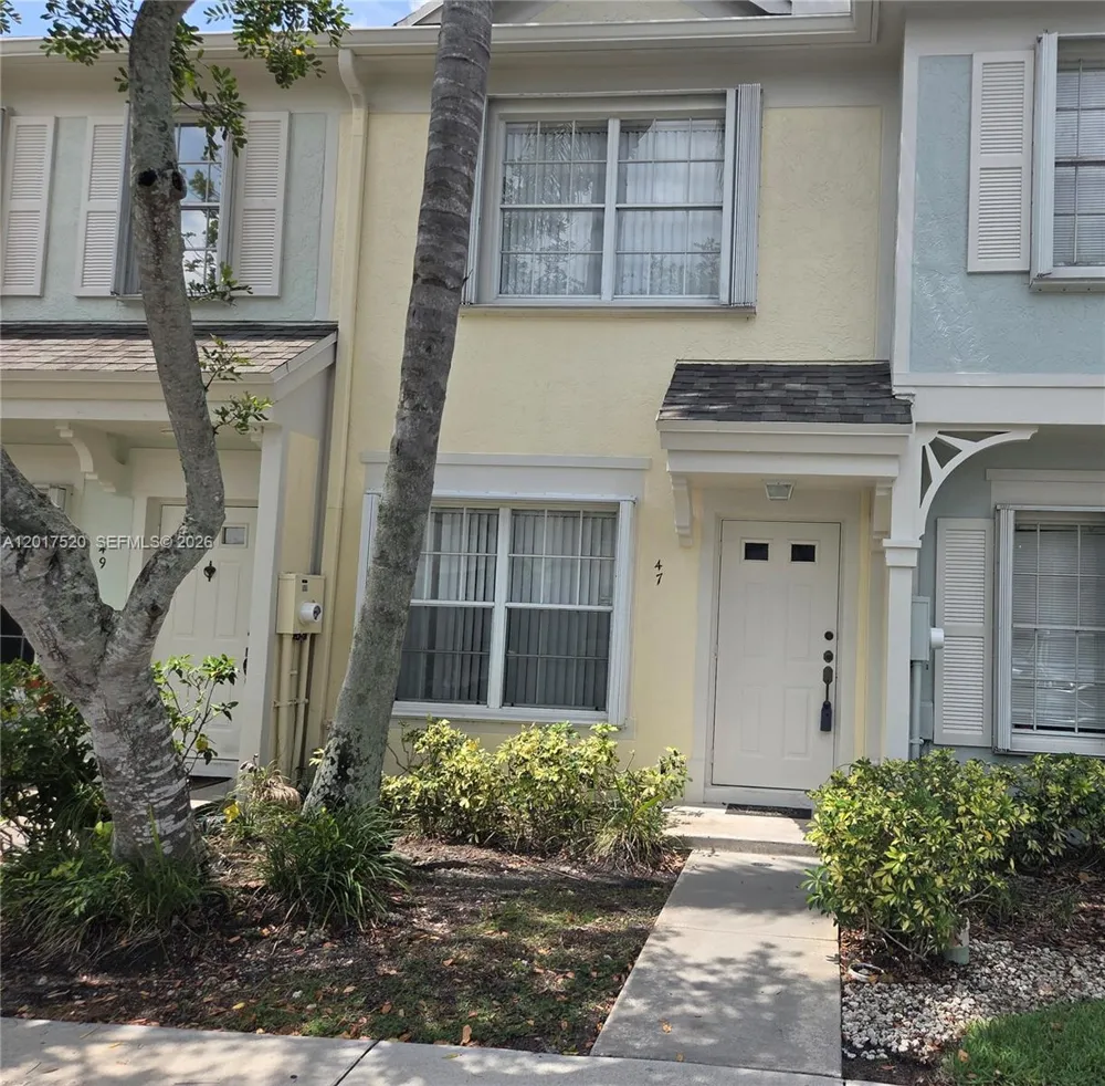 47 Simonton Cir Weston, FL 33326