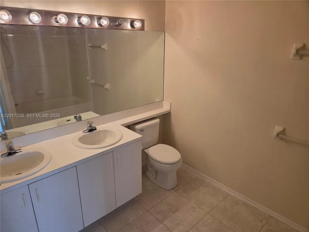 47 Simonton Cir Weston, FL 33326