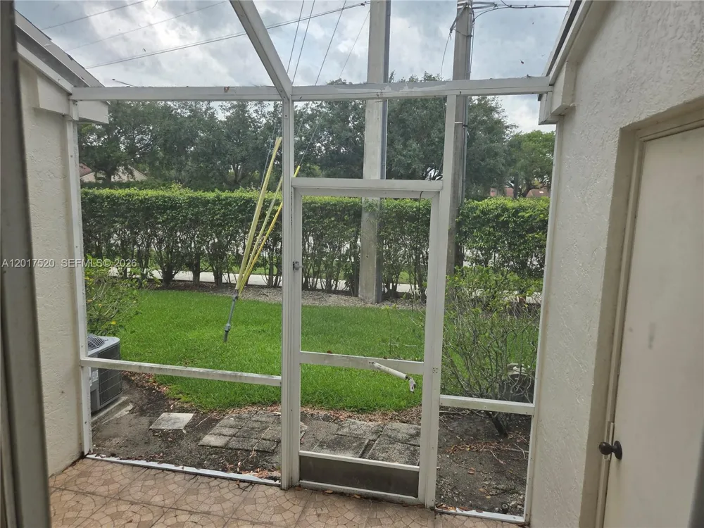 47 Simonton Cir Weston, FL 33326