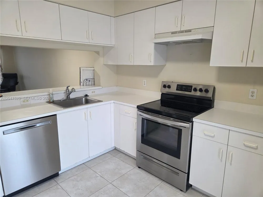 47 Simonton Cir Weston, FL 33326