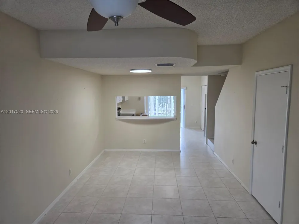 47 Simonton Cir Weston, FL 33326