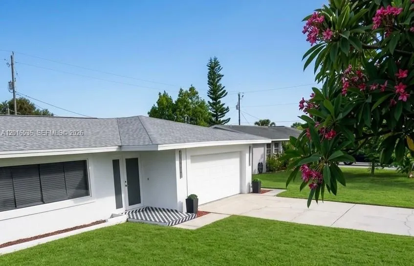1212 SE 43rd Terrace Cape Coral, FL 33904